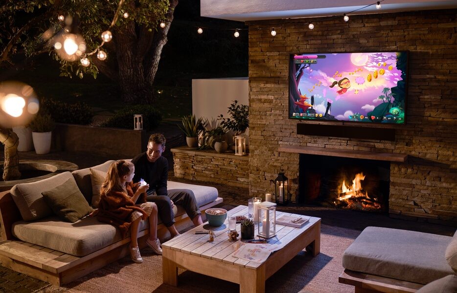 enjoy-movie-nights-under-the-stars-and-by-the-poo_20230317-190635_1